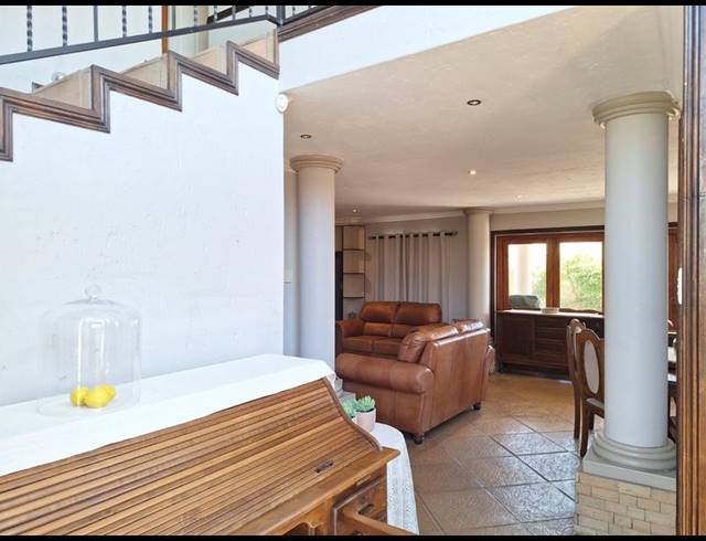 4 BEDROOM HOUSE FOR SALE IN SONNEVELD